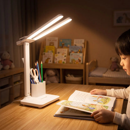 Lampe de bureau enfant offrant un confort visuel  lors de la lecture.