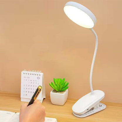 lampe a bureau LED confort visuel pour etudier le soir